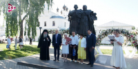 Ольга Хохлова наградила супружеские пары региона накануне Дня семьи, любви и верности  - ТК Наш Регион 33